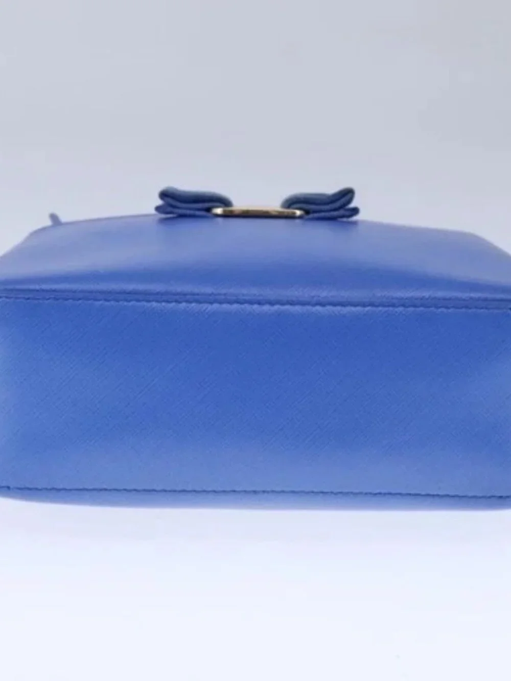 Salvatore Ferragamo Vala Chain Shoulder Bag Leather Blue Gold Auth 106166
